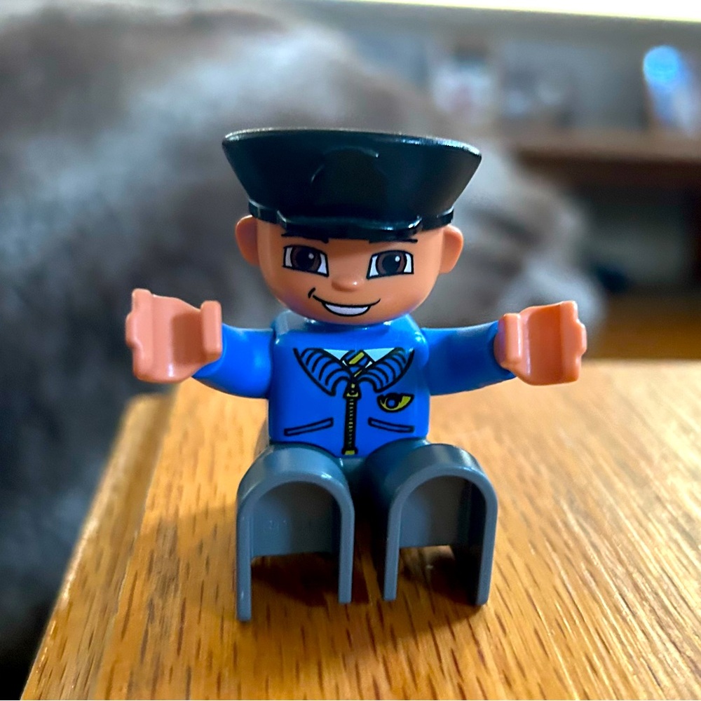 LEGO Duplo 5638 - Legoville Postman Figurine - 2009